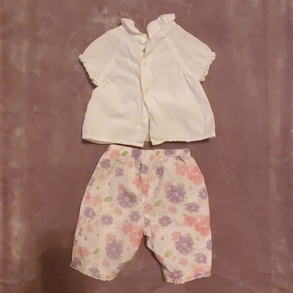 Lullaby Club Spring/Summer baby girl outfit  with flowers size 9m - Picture 2 of 7